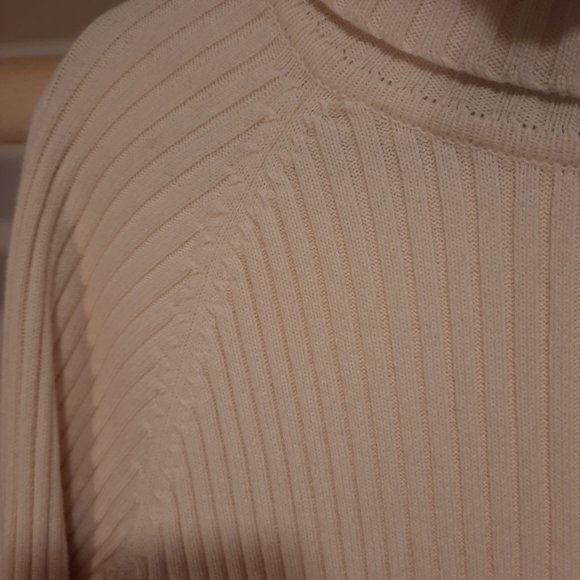 Small Cream Tommy Hilfiger Shirt - Picture 3 of 8